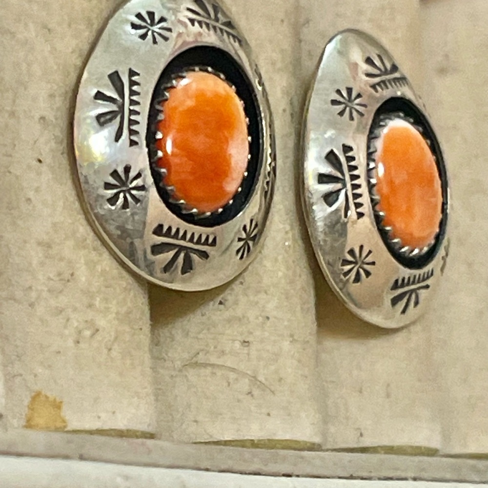 Vintage Handmade Navajo Teddy Goodluck STERLING Spiny Oyster Post Earrings - Picture 4 of 8